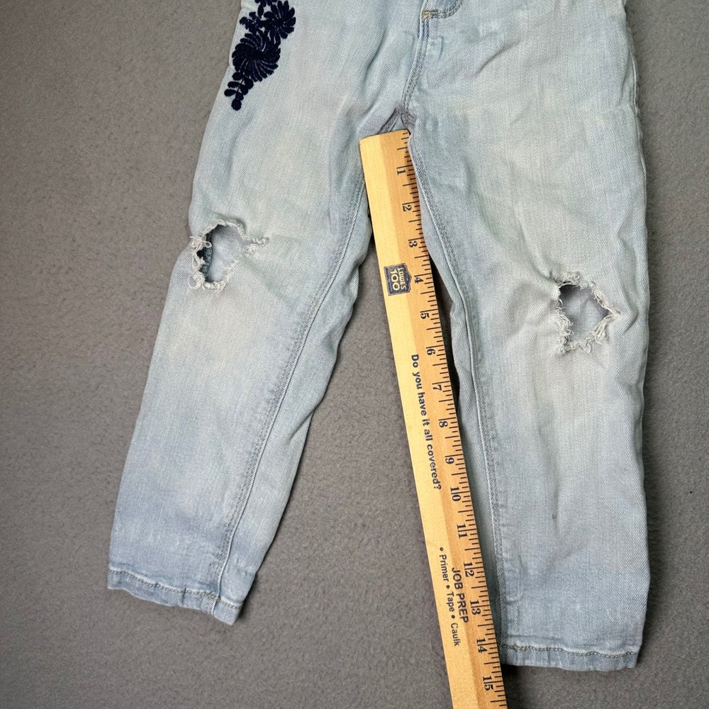Old Navy Toddler Girls Floral Embroidered Distressed Boyfriend Jeans 3T Blue - Picture 5 of 10
